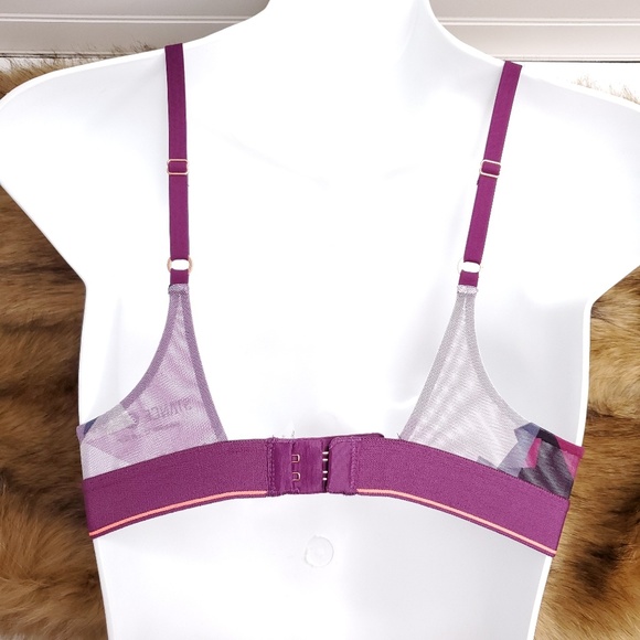 Stance Geometric Twist Triangle Mesh Bralette - Picture 3 of 5